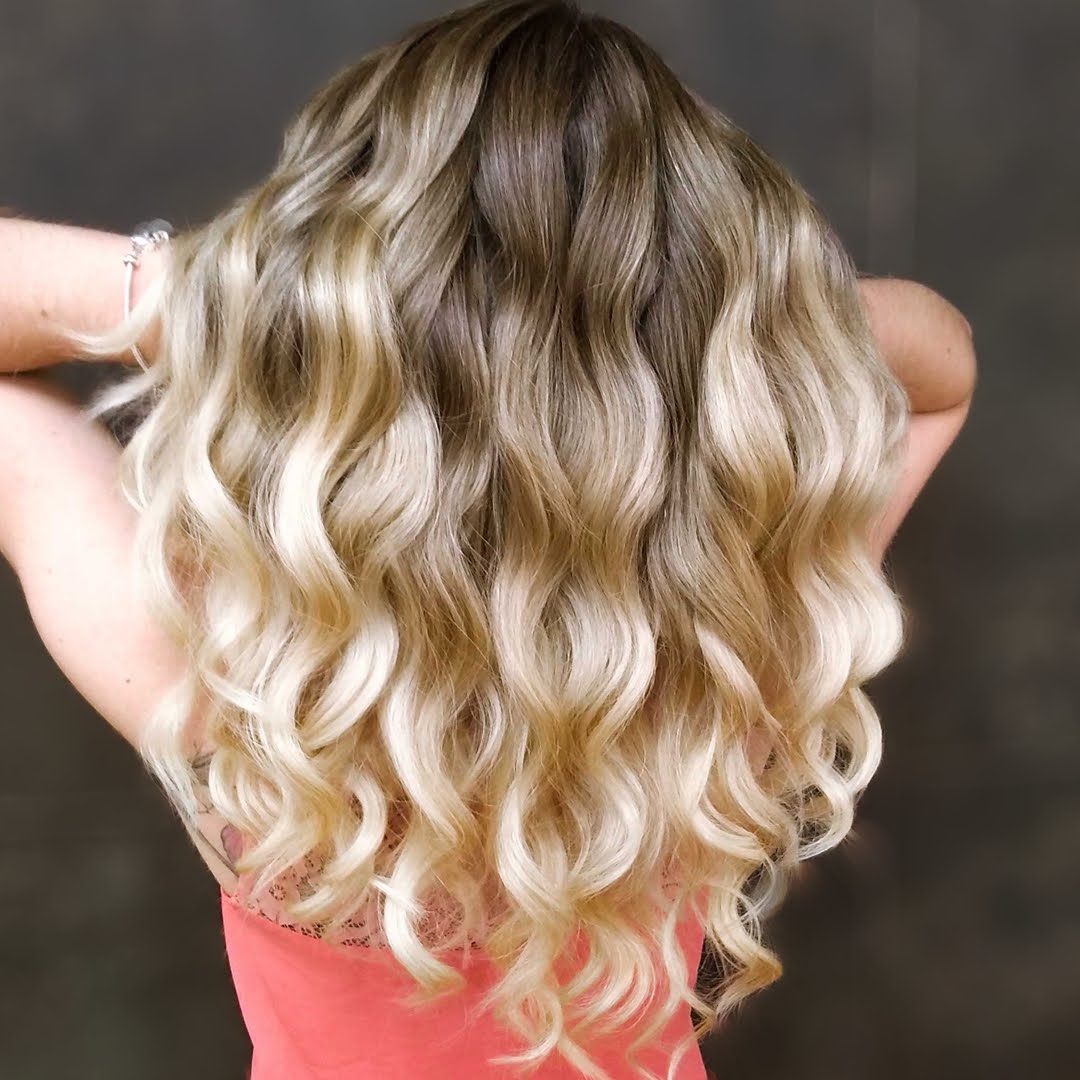 Cabelo com técnica de Colorimetria e Mechas AirTouch.